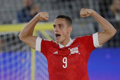 Сборная России пробилась в полуфинал чемпионата мира по пляжному футболу - lenta.ru - Россия - США - Япония - Испания - Парагвай