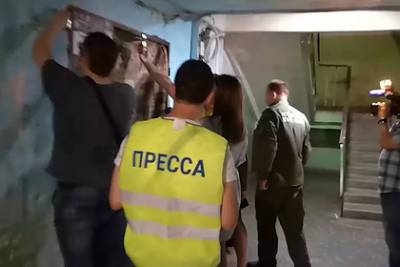 Соседка убитой тюменской школьницы рассказала о пьющей семье девочки - lenta.ru - Тюмень