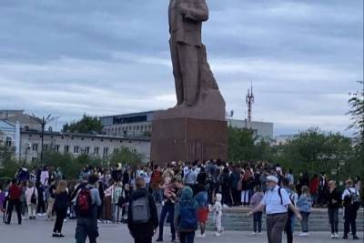 Блогер - Блогер провела сходку с участием нескольких десятков подростков в центре Читы - chita.ru - Чита