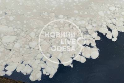 В Одессе море после ливня покрылось "жирной и вонючей" пеной - kp.ua - Украина - Одесса