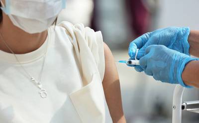 Джордж Мейсон Анч - Выяснилось, что будет при вакцинации уже заболевшего COVID-19 человека - svpressa.ru
