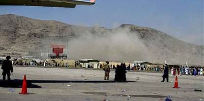 Комплексная атака с подрывом смертника возле КПП аэропорта Кабула: десятки жертв - free-news.su - США - Италия - Кабул