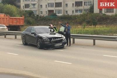 В Сыктывкаре беременная водитель «Мерседеса» пострадала в ДТП с «Нивой» - bnkomi.ru - респ. Коми - Сыктывкар