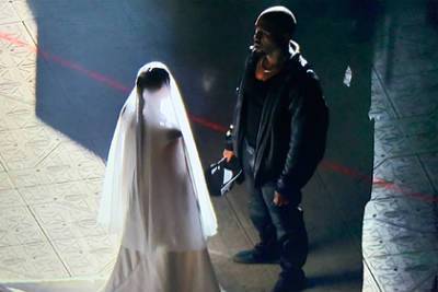 Ким Кардашьян - Канье Уэста - Ким Кардашьян появилась на презентации альбома Канье Уэста в свадебном платье - lenta.ru - США
