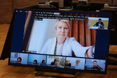 Владимир Путин - Елена Шмелева - Владимир Путин поддержал предложение Елены Шмелевой сделать комплексный капремонт школ - komiinform.ru - Россия