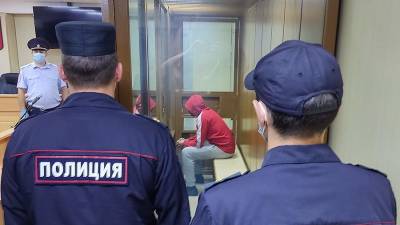 Виталий Бережной - Подозреваемый в убийстве девочки в Тюмени прятал лицо в зале суда - iz.ru - Израиль - Тюмень - Сургут