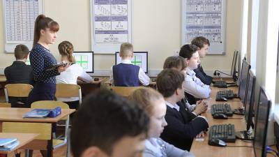 Максут Шадаев - Шадаев рассказал о подключении школ к интернету - russian.rt.com - Россия