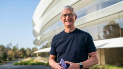 Тим Кук - Тим Кук получил бонус акциями Apple на $750 миллионов - svoboda.org