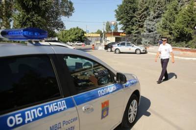 Волгоградцы помогли полицейским задержать на дороге нетрезвую автоледи - volg.mk.ru - Россия - Волгоград - Волгоградская обл.