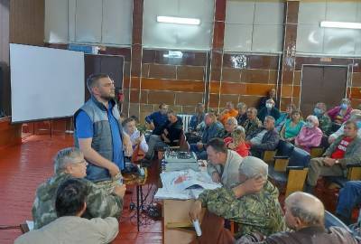 Глава Усть-Вымского района Галина Плетцер и представители компании United Panel Group встретились с жителями Мадмаса по вопросам сохранения леса - komiinform.ru - респ. Коми