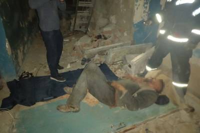 В Белгородской области пожарные помогли упавшему в подвал заброшенного здания мужчине - mk.ru - Белгородская обл.