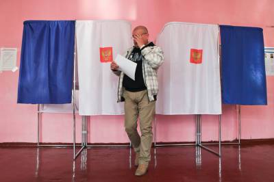 Владимир Путин - Алексей Навальный - В Петербурге оппозиционер-активист призывает вписывать в бюллетени фамилии недопущенных кандидатов - neva.today - Россия - Санкт-Петербург