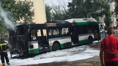 Богдан Хмельницкий - Воронежцы опубликовали кадры последствий пожара в автобусе №90 - vestivrn.ru - Воронеж