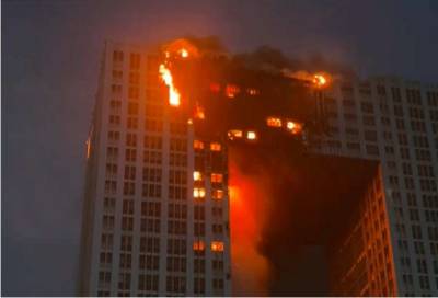В Китае мощный пожар в небоскребе - lenta.ua - Китай - Украина - Далянь
