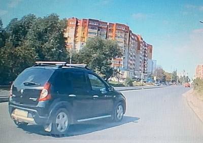На улице Новоселов рязанка врезалась в столб из-за внезапно выехавшего водителя - ya62.ru - Рязань - Sandero