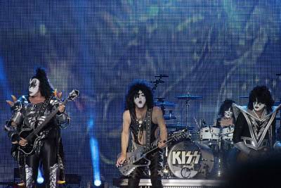 Вокалист группы Kiss Пол Стэнли заразился COVID-19 - aif.ru - шт.Пенсильвания