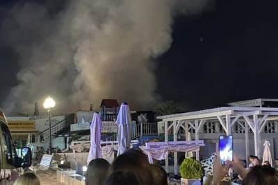 В Сочи потушили мощный пожар на Приморской набережной - kuban.mk.ru - Россия - Сочи - Краснодарский край