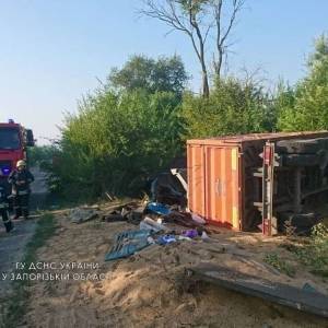В ДТП с КамАЗом в Запорожской области погиб мужчина. Фото - reporter-ua.com - Запорожская обл. - Запорожье