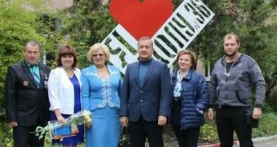 Луганским школам нужны ремонты, компьютеры, новые пищеблоки, и новые учителя. Мэр о состоянии образования в городе. - cxid.info - Россия - Луганск