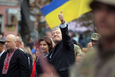 Петр Порошенко - Порошенко заявил о невозврате Украины к «колониальному статусу» - lenta.ru - Россия - Украина - Киев