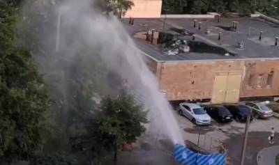 "Фирменный фонтан" от водоканала пробил в Харькове, кадры: "только закончили ремонт" - politeka.net - Украина - Харьков - Нигерия