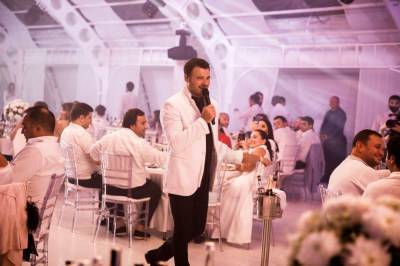Эмин Агаларов - Концерт Эмина Агаларова в белоснежном шатре Sea Breeze Event Hall с COVID-паспортами и гастрономическими изысками (ФОТО) - trend.az - Азербайджан