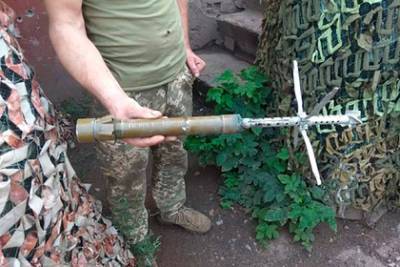 Украинские военнослужащие заявили о нарушениях перемирия в Донбассе - lenta.ru - Луганская обл. - населенный пункт Троицкое - Светлодарск - Донецкая обл.