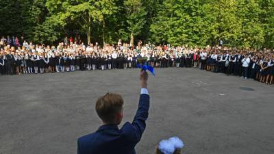 Заслуженный учитель России прокомментировал ситуацию с 1 сентября - russian.rt.com - Россия
