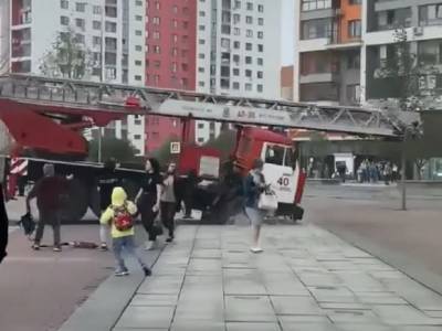 В Тюмени пожарная машина, спешившая на вызов, провалилась в фонтан - bloknot.ru - Тюмень