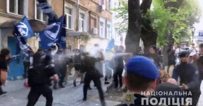 В Одессе 29 силовиков пострадали после стычек с радикалами, напавших на участников ЛГБТ-прайда (фото) - focus.ua - Украина - Одесса - Одесская обл. - Нападение