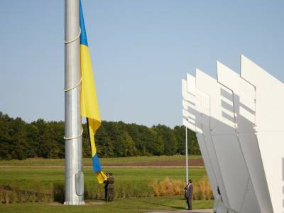 В Украине объявят общенациональную минуту молчания в память о павших защитниках - gordonua.com - Россия - Украина - Крым - Луганская обл. - Иловайск - Донбасс - Донецкая обл.
