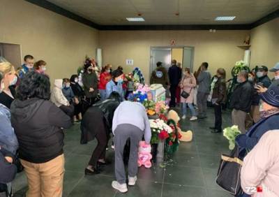 Виталий Бережной - В Тюмени похоронили убитую восьмилетнюю девочку - ya62.ru - Тюмень