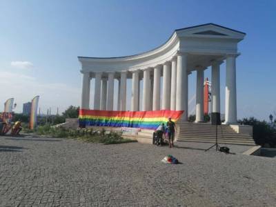 В Одесі пройшли хода «за традиційні цінності» та ЛГБТ-прайд. Не обійшлося без сутичок - bykvu.com - Украина - місто Одеса