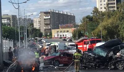 В Тюмени ДТП на мосту к галерее "Вояж": 5 машин разбиты, одна из них сгорела - nashgorod.ru - Тюмень - Омск
