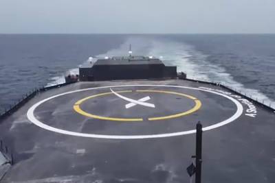SpaceX успешно посадила ракету на плавучую платформу в океане - lenta.ru - USA - шт.Флорида