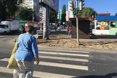 В Саратове делают пешеходный переход, упирающийся в столб - saratov.mk.ru - Саратов