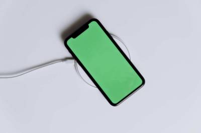 Валентин Петухов - Эксперт Петухов перечислил функции, которых не будет в iPhone 13 - actualnews.org