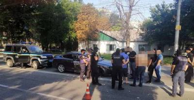 В Запорожье двое мужчин устроили стрельбу в центре города - lenta.ua - Украина - Запорожье