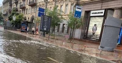 Киев снова затопило: столичные улицы превратились в реки (ФОТО, ВИДЕО) - delo.ua - Украина - Киев
