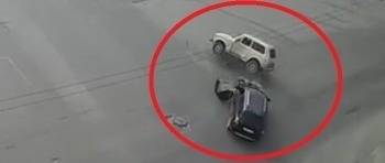 Опубликовано видео жесткого ДТП на Горбатом мосту в Вологде - vologda-poisk.ru - Вологодская обл. - Вологда