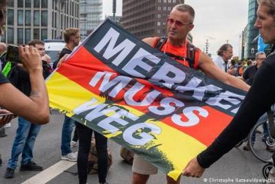 В Берлине тысячи людей протестовали против мер по борьбе с пандемией - unn.com.ua - Украина - Киев - Германия - Берлин