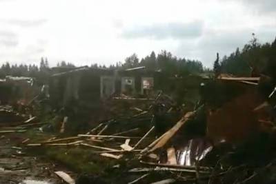Пользователи соцсетей опубликовали видео с последствиями урагана в Тверской области - mk.ru - Тверская обл. - городское поселение Осташковский - Андреаполь