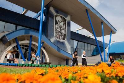 В Югре хотят признать памятником панно «Мадонна с младенцем в иллюминаторе» - znak.com - Сургут - Югра