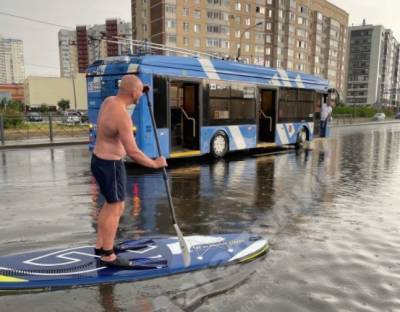 Погода ухудшается: в Петербург идут сильные дожди, ветер усилится до 23 метров в секунду - znak.com - Санкт-Петербург - р-н. Приморский