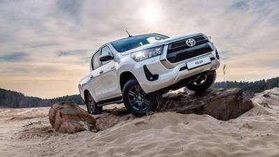 Toyota начала продажи в России новой версии пикапа Hilux - iz.ru - Россия - Израиль