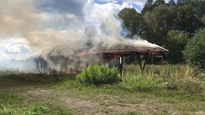 В старинном уральском селе сгорела беседка, построенная по программе развития туризма - znak.com - Свердловская обл.
