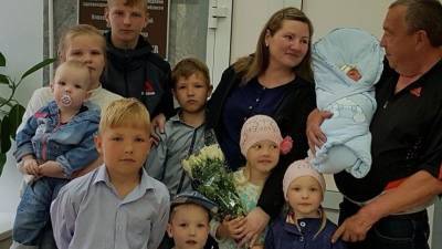 Мать 10 детей из Новосибирска объявила о разводе с мужем после 14 лет брака - 5-tv.ru - Новосибирск