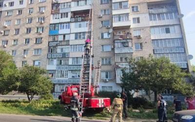 В Бердянске выпавшая с девятого этажа женщина зацепилась за подоконник - korrespondent.net - Москва - Украина - Запорожская обл. - Бердянск