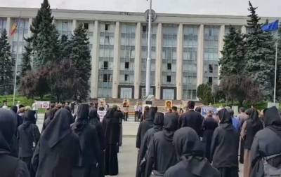 В Молдавии противники вакцинации устроили в центре Кишинева молебен - eadaily.com - Москва - Молдавия - Кишинев