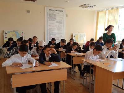 Пенсия учителей с 25-летним трудовым стажем должна составлять 100% их зарплаты - азербайджанский эксперт - trend.az - Азербайджан